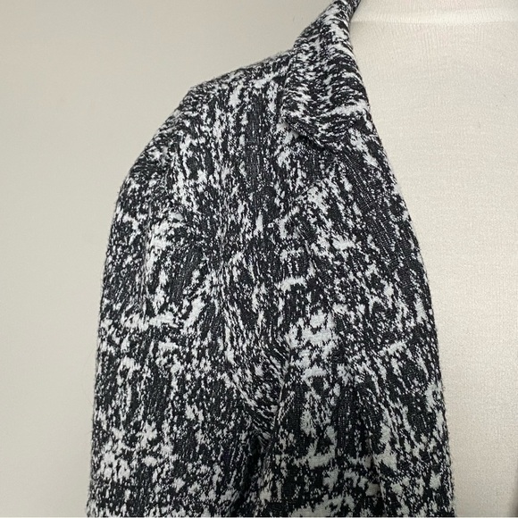 Loft Outlet Black and White Abstract Long Topper Jacket, Medium - Picture 4 of 14